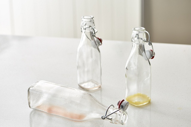 How to Clean and Maintain Glass Bottles at Home