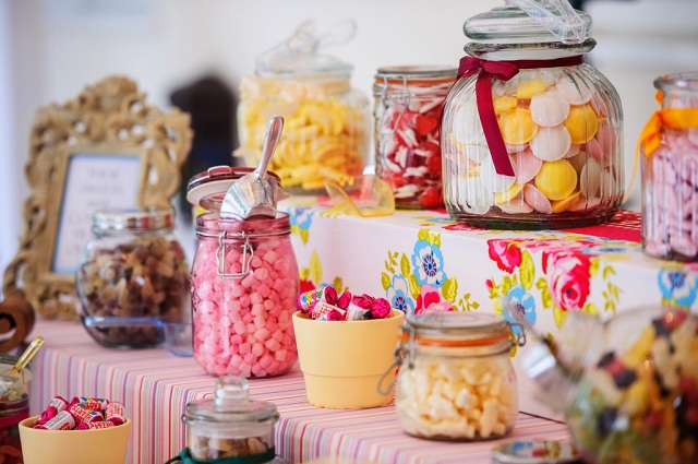 Uses of Glass Jars for Special Event, Decoration and Gifts