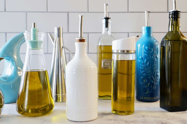 What is the best container to store olive oil in